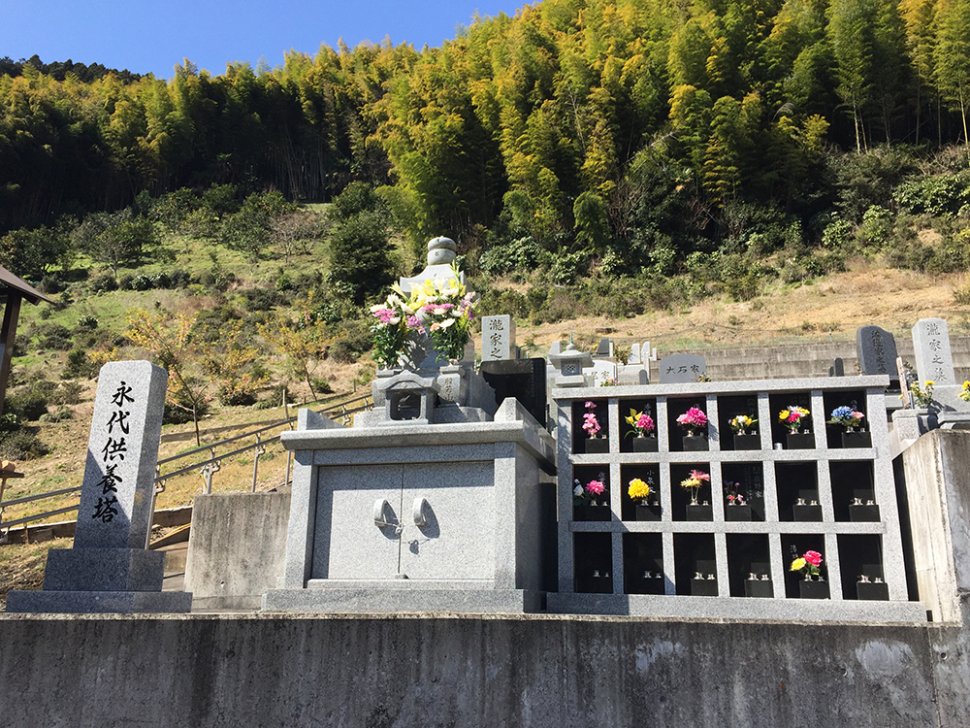 良富院　永代供養塔１